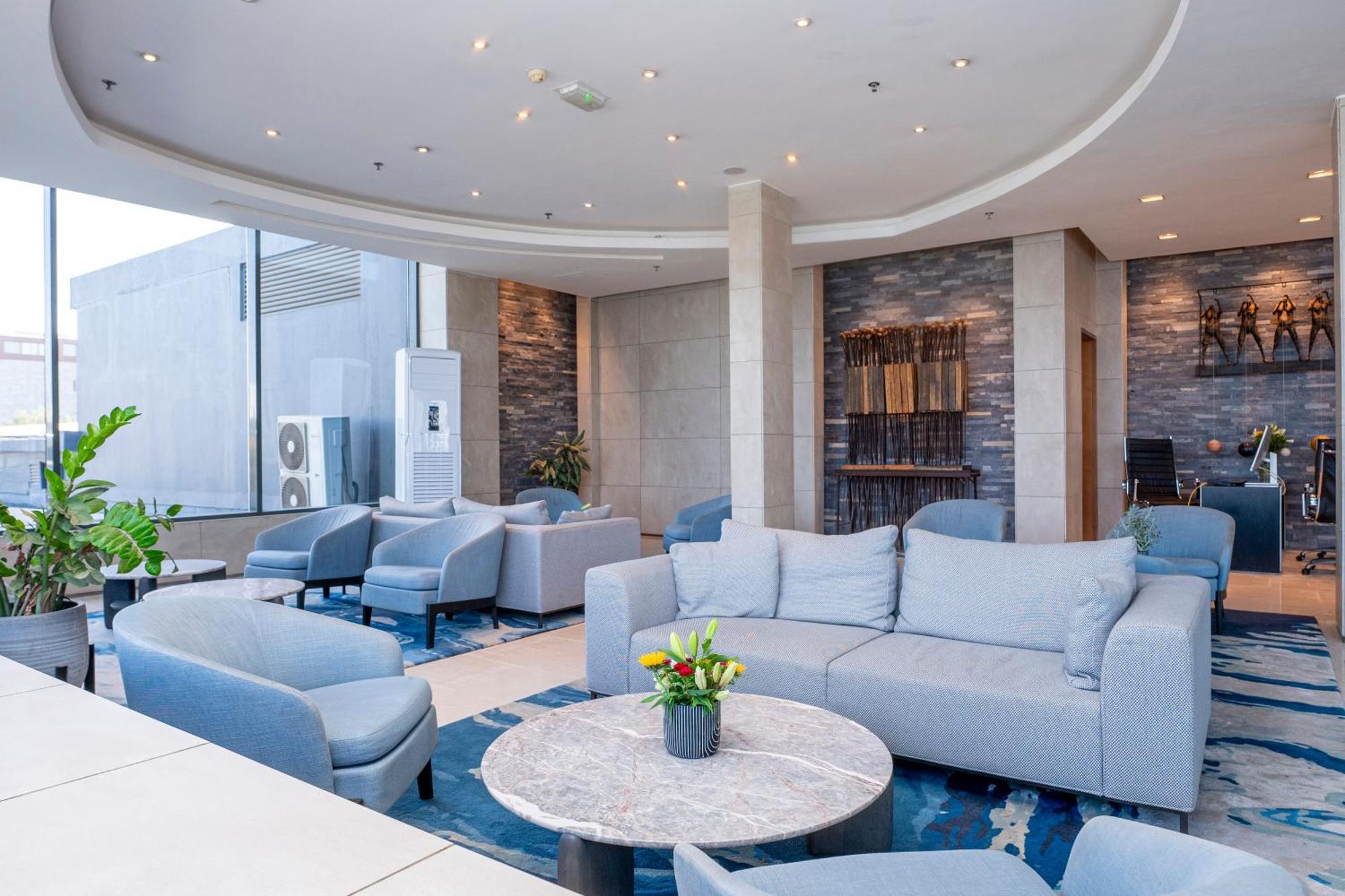 Noom Hotel Dakar Sea Plaza, A Member Of Radisson Individuals Eksteriør bilde The lobby of the hotel