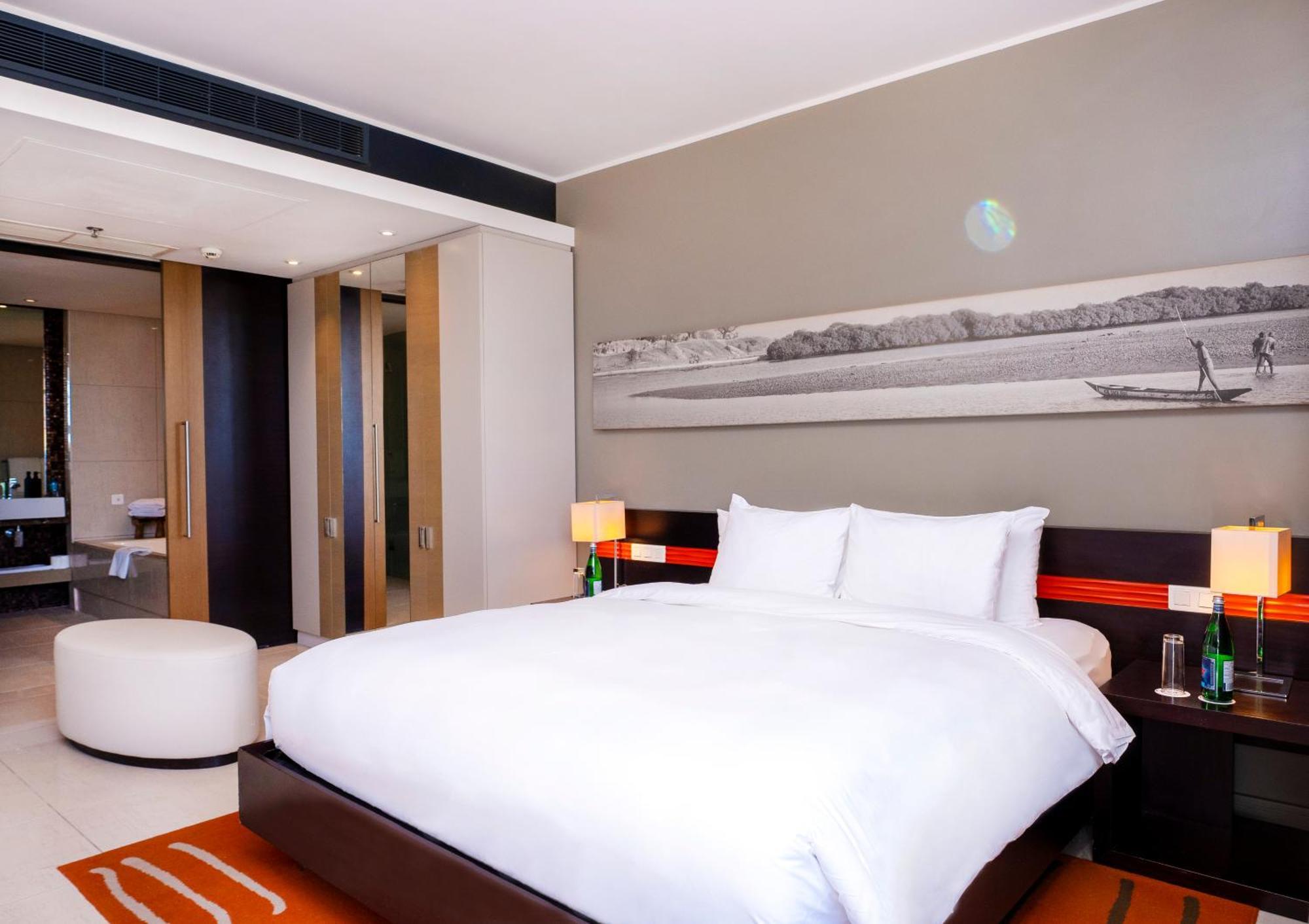 Noom Hotel Dakar Sea Plaza, A Member Of Radisson Individuals Eksteriør bilde A bedroom at the hotel
