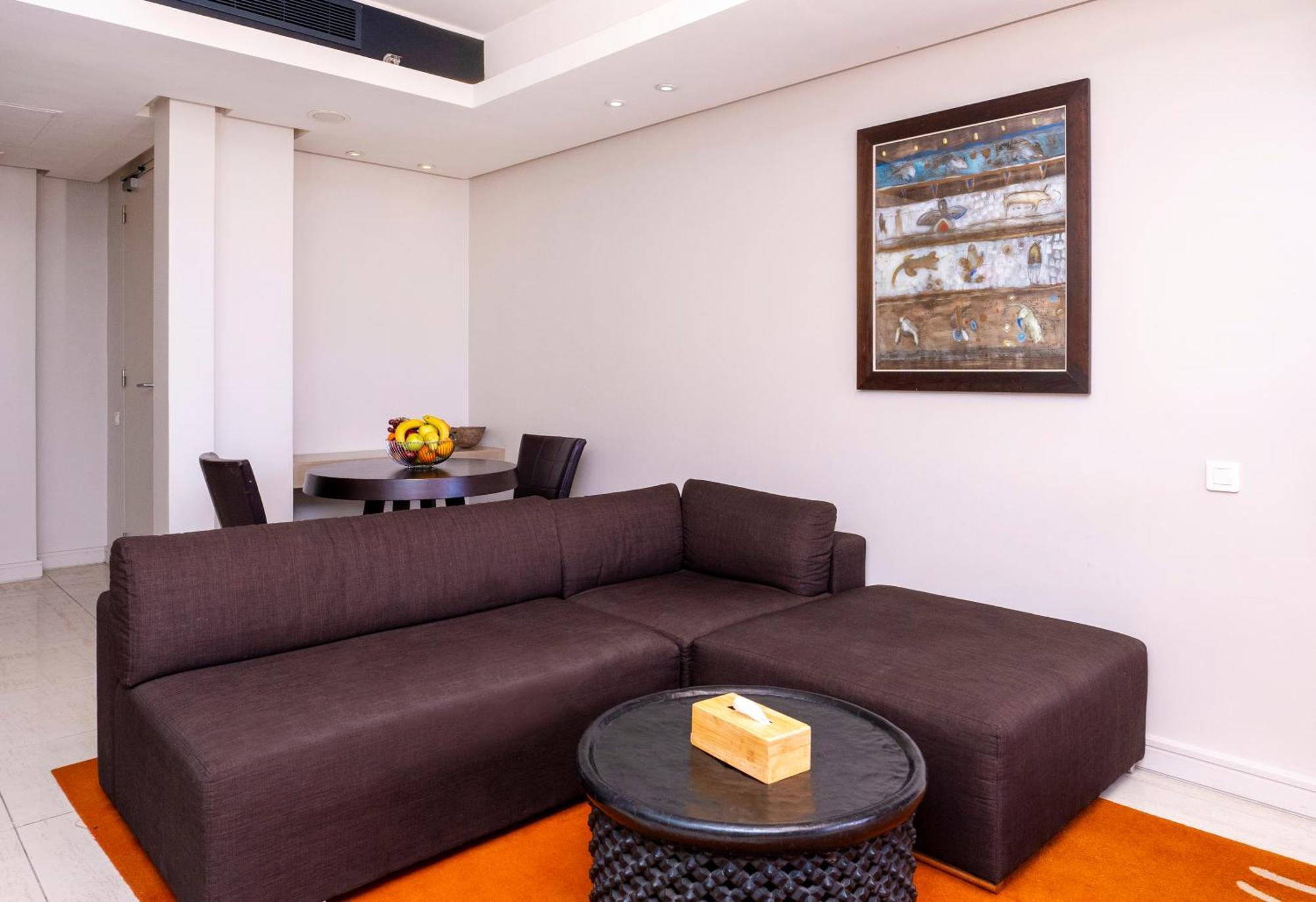 Noom Hotel Dakar Sea Plaza, A Member Of Radisson Individuals Eksteriør bilde A living room in a suite at the Hilton Tel Aviv