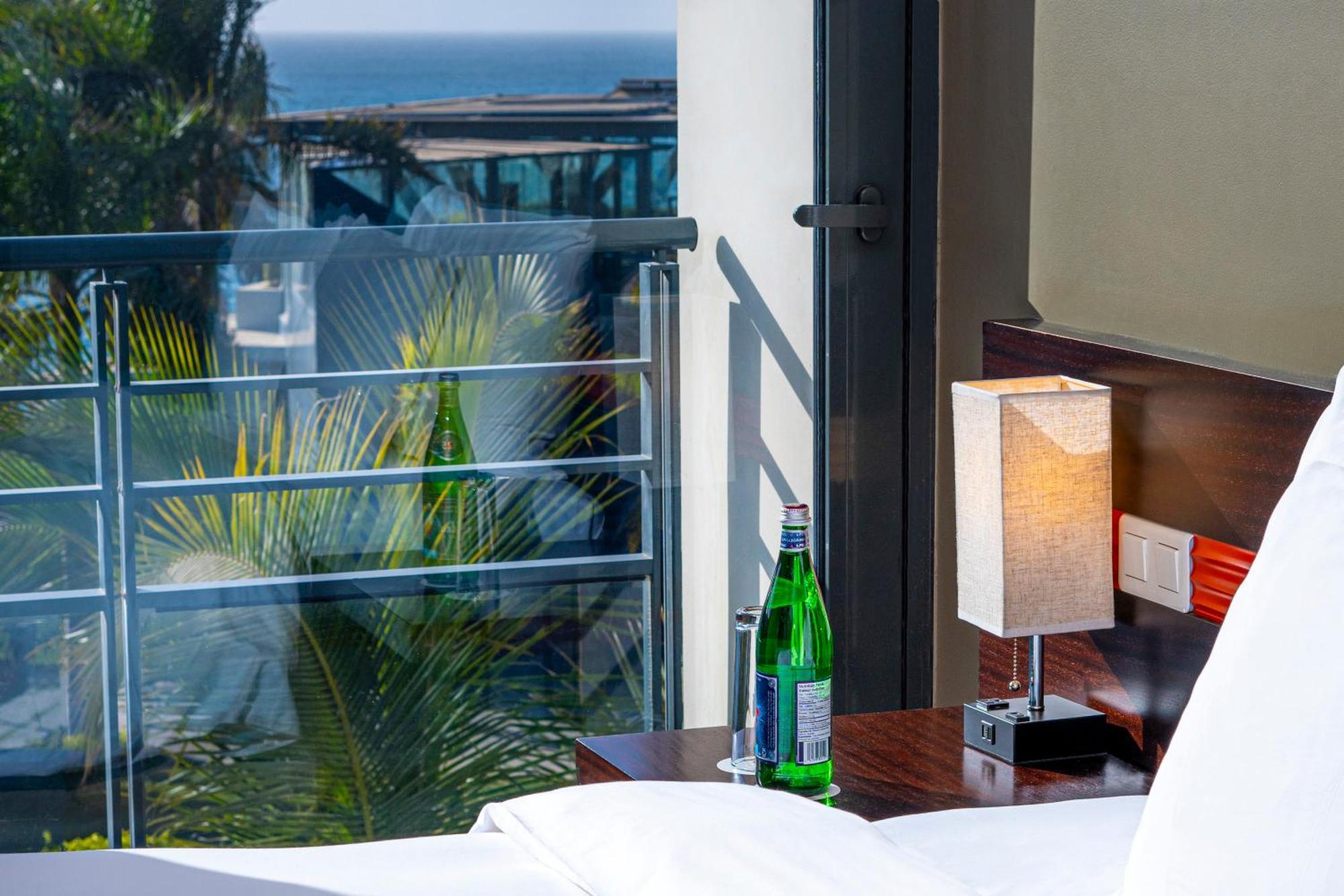 Noom Hotel Dakar Sea Plaza, A Member Of Radisson Individuals Eksteriør bilde A room at the Hilton San Diego Bayfront