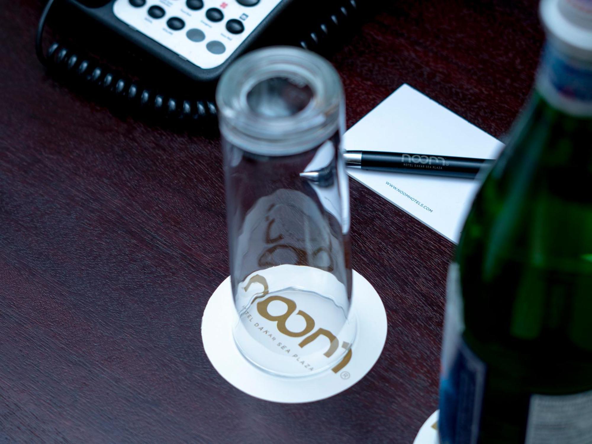 Noom Hotel Dakar Sea Plaza, A Member Of Radisson Individuals Eksteriør bilde A glass of evian water