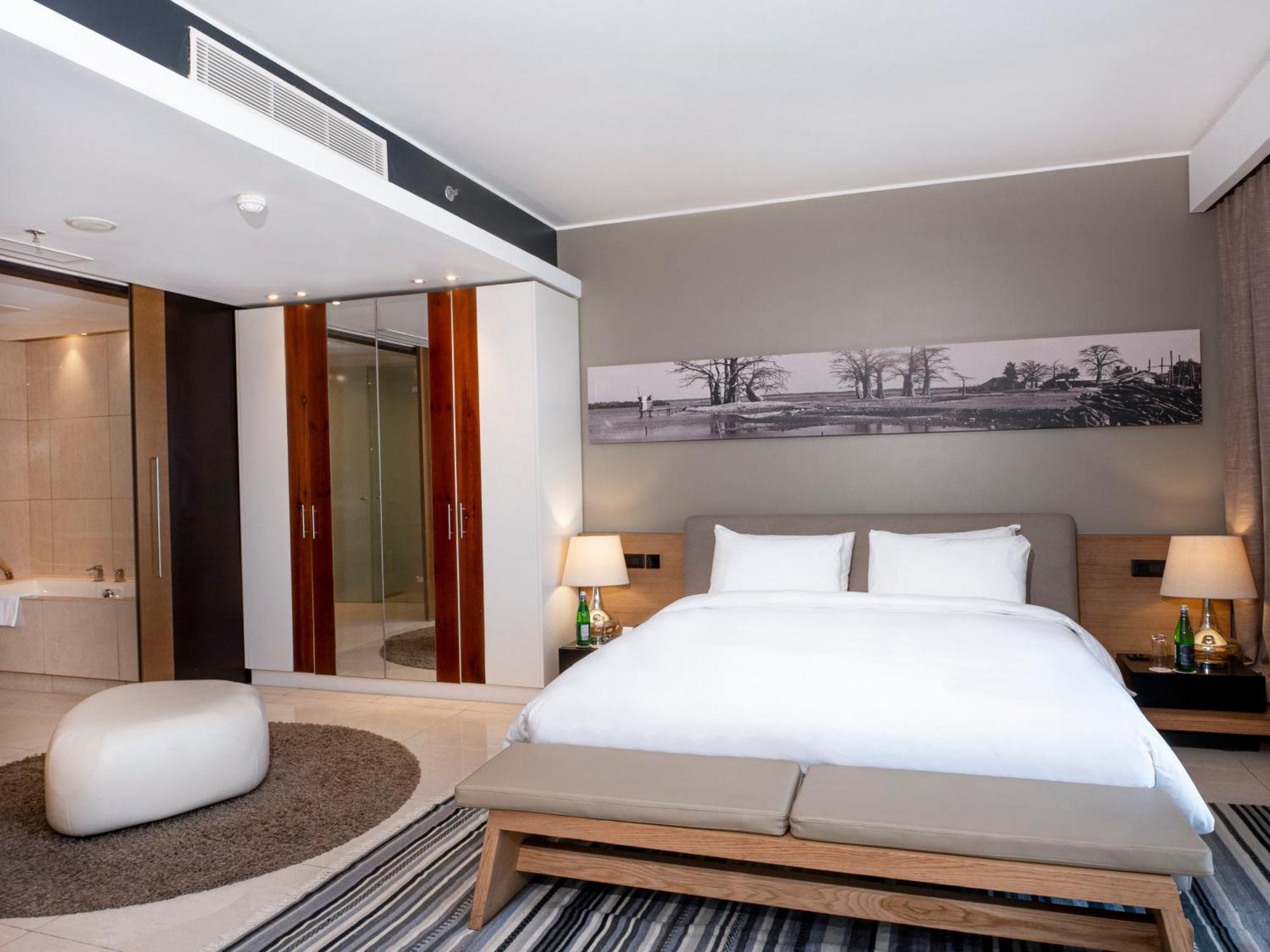 Noom Hotel Dakar Sea Plaza, A Member Of Radisson Individuals Eksteriør bilde A bedroom at the hotel