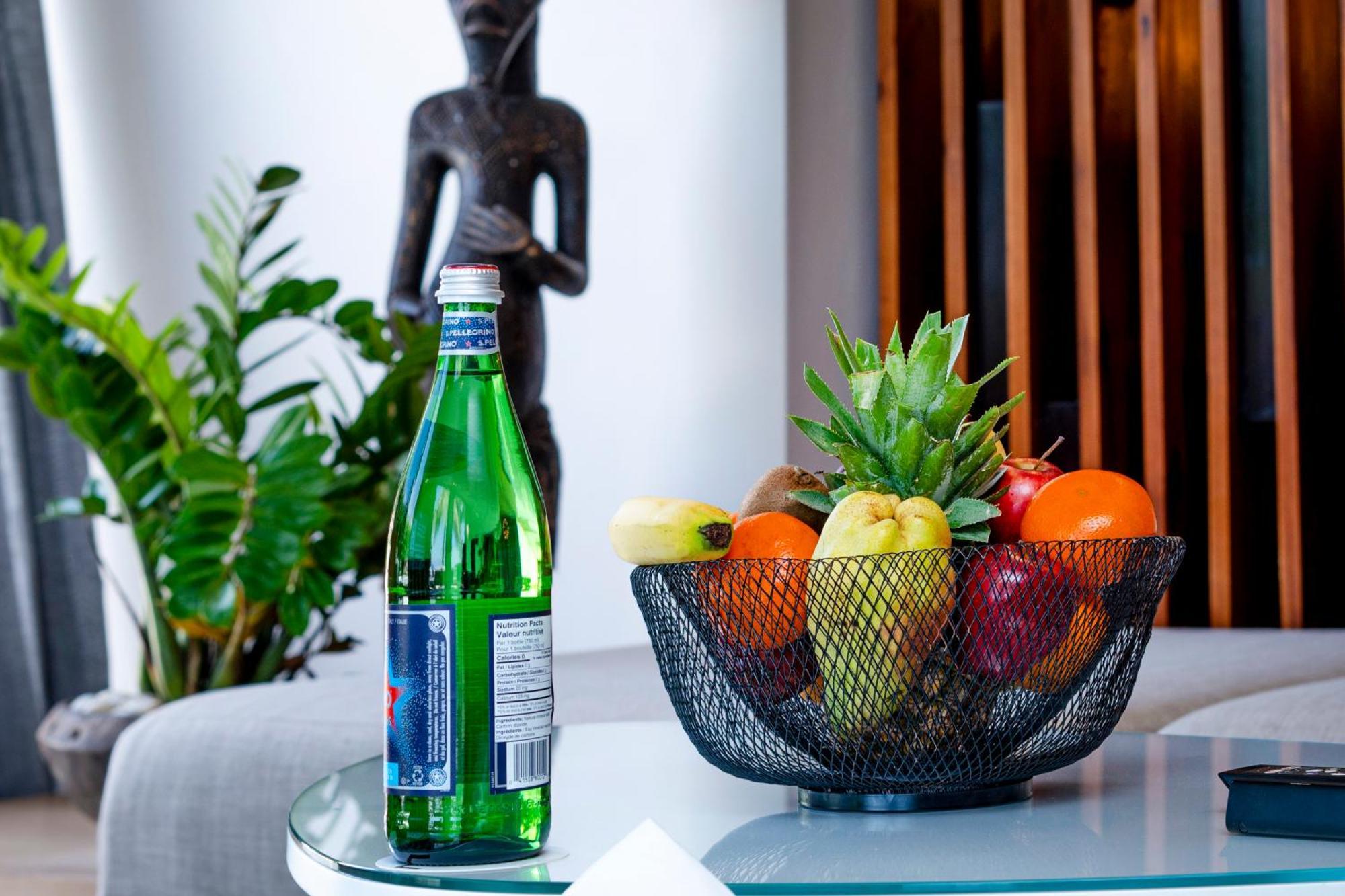 Noom Hotel Dakar Sea Plaza, A Member Of Radisson Individuals Eksteriør bilde A bottle of Perrier