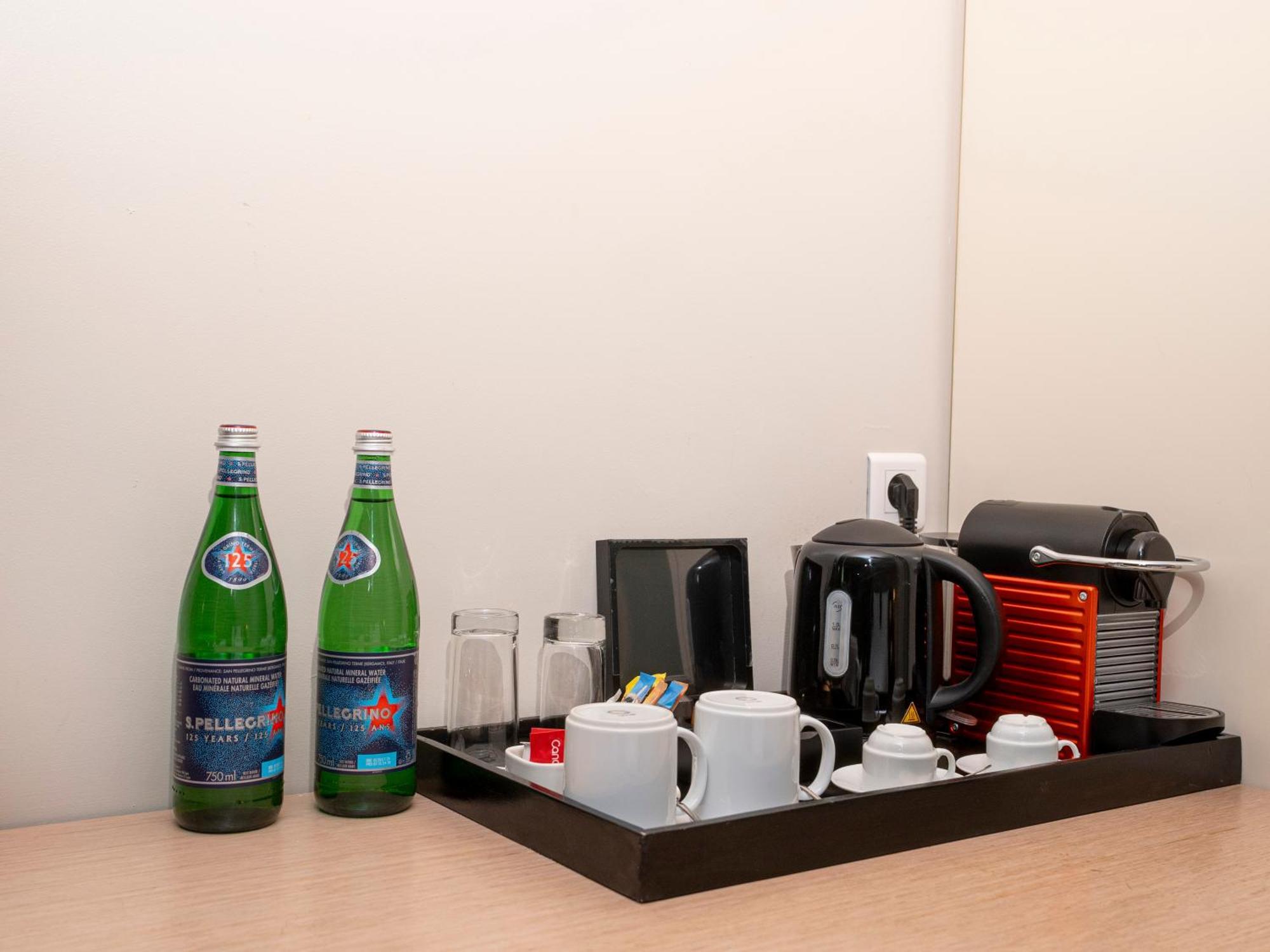 Noom Hotel Dakar Sea Plaza, A Member Of Radisson Individuals Eksteriør bilde A Nespresso machine in a hotel room